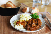 Laden Sie das Bild in den Galerie-Viewer, Seitan in würziger Sauce